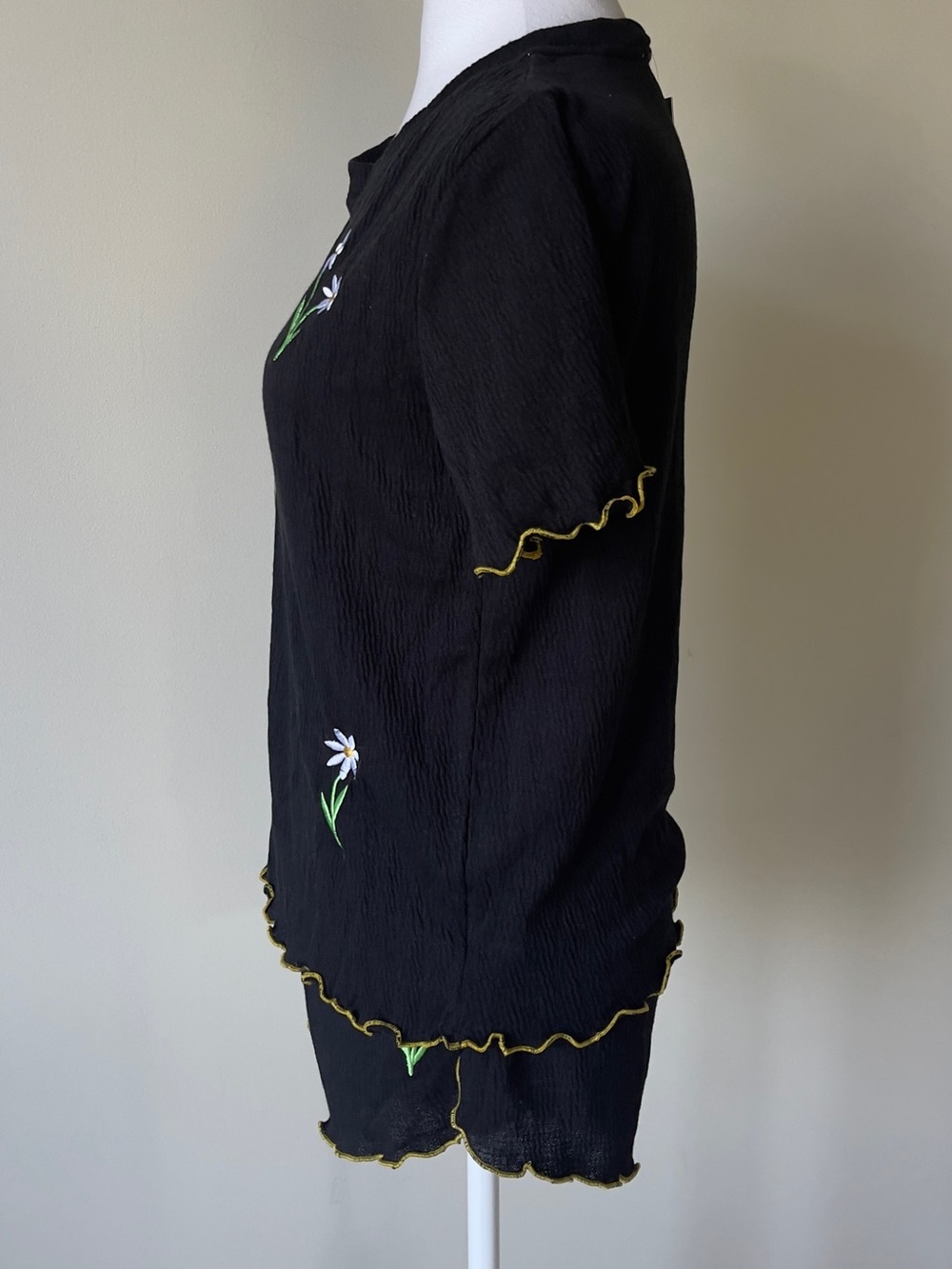 Emerson Road Black Short Sleeve Pajama Set with White Embroidered Daisies NWT S - Picture 4 of 9